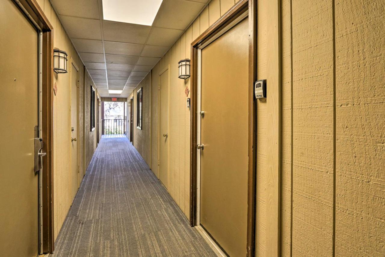 Hilton Head Condo With Covered Balcony And Pool Access 힐튼 헤드 아일랜드 외부 사진